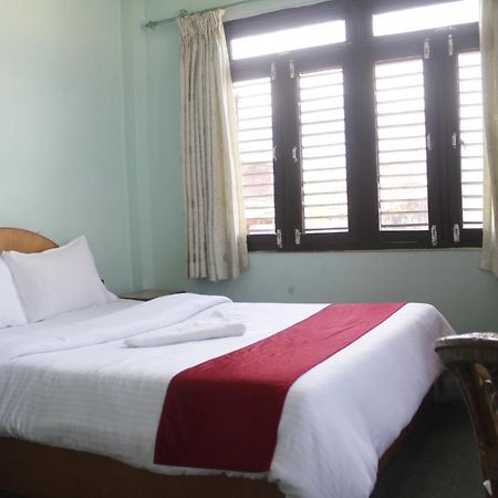 Pushpa Guest House Pokhara Bagian luar foto