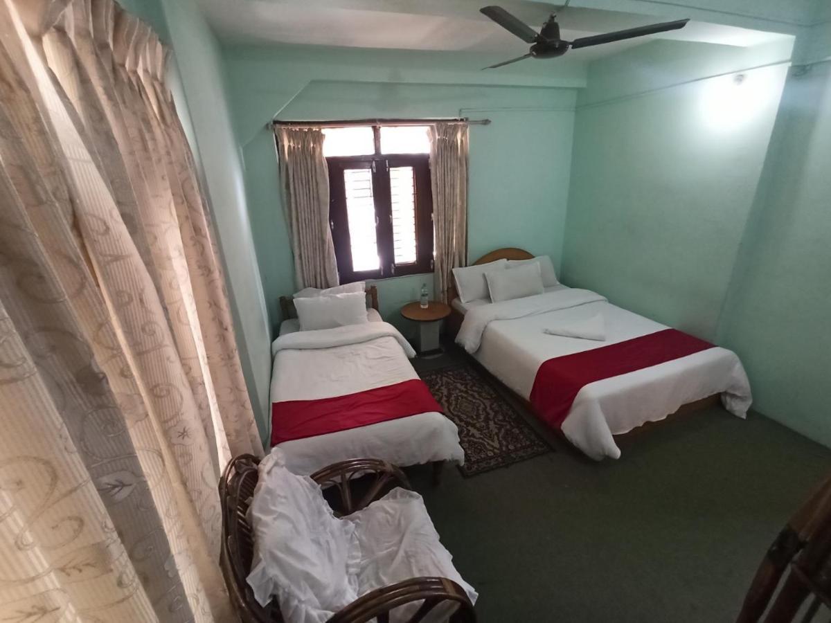Pushpa Guest House Pokhara Bagian luar foto