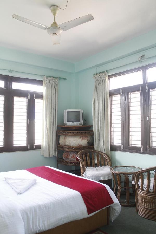 Pushpa Guest House Pokhara Bagian luar foto