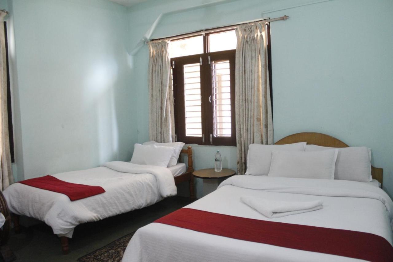 Pushpa Guest House Pokhara Bagian luar foto