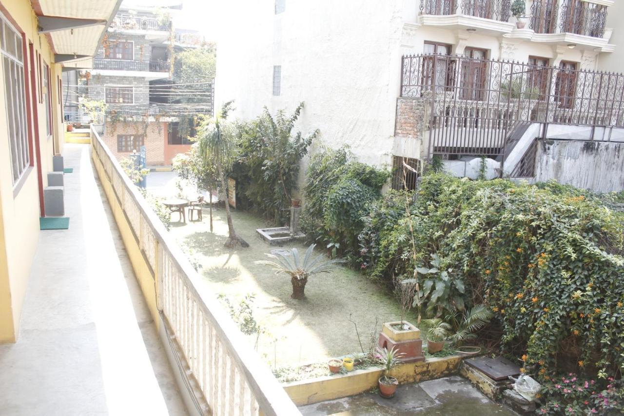 Pushpa Guest House Pokhara Bagian luar foto