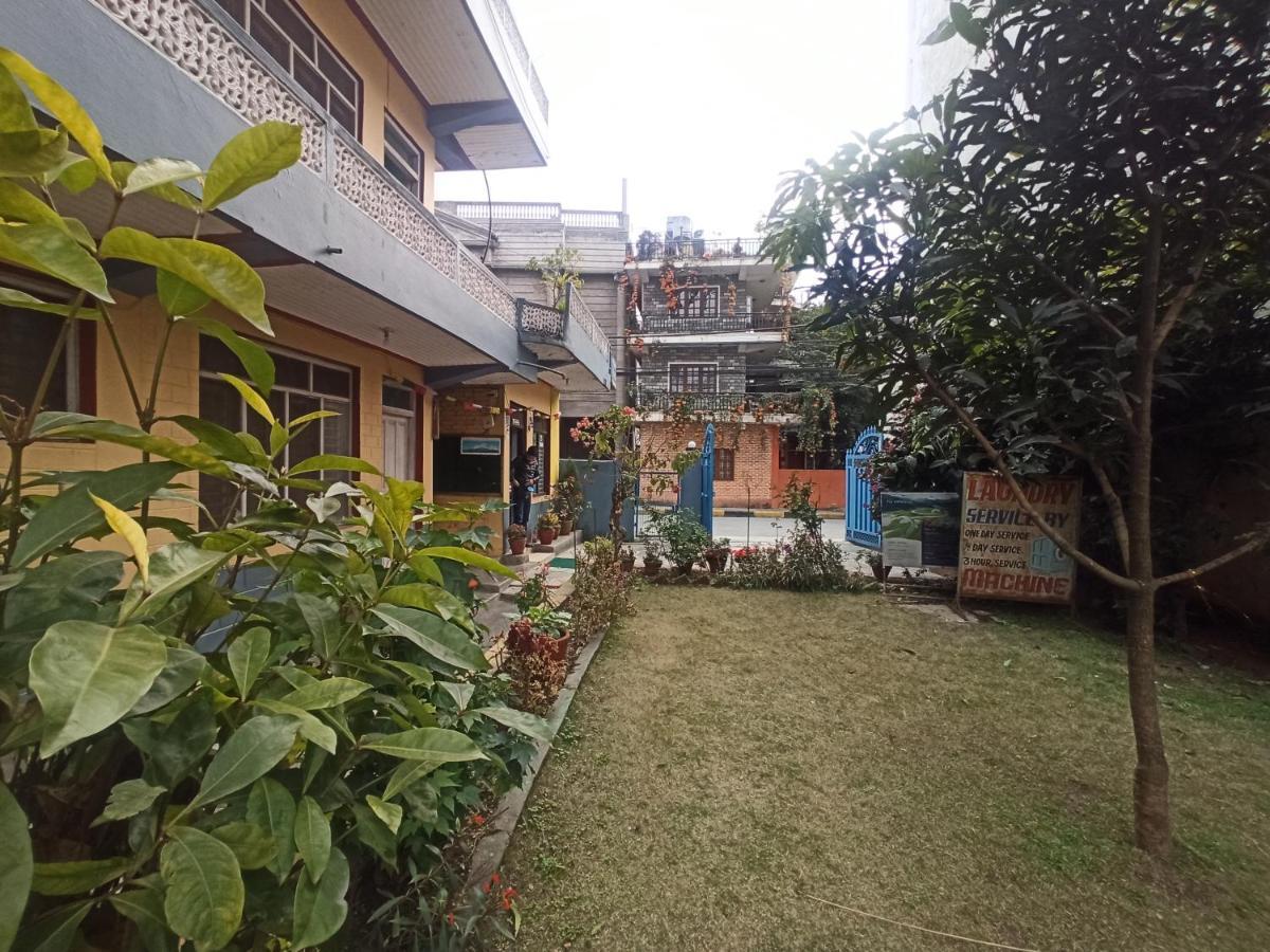 Pushpa Guest House Pokhara Bagian luar foto
